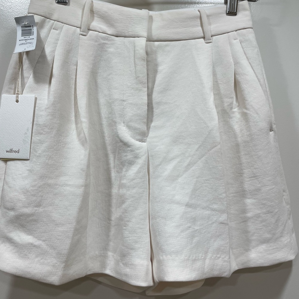 Wilfred Effortless Short 5” Size 2. New with Tags Colour Light Birch